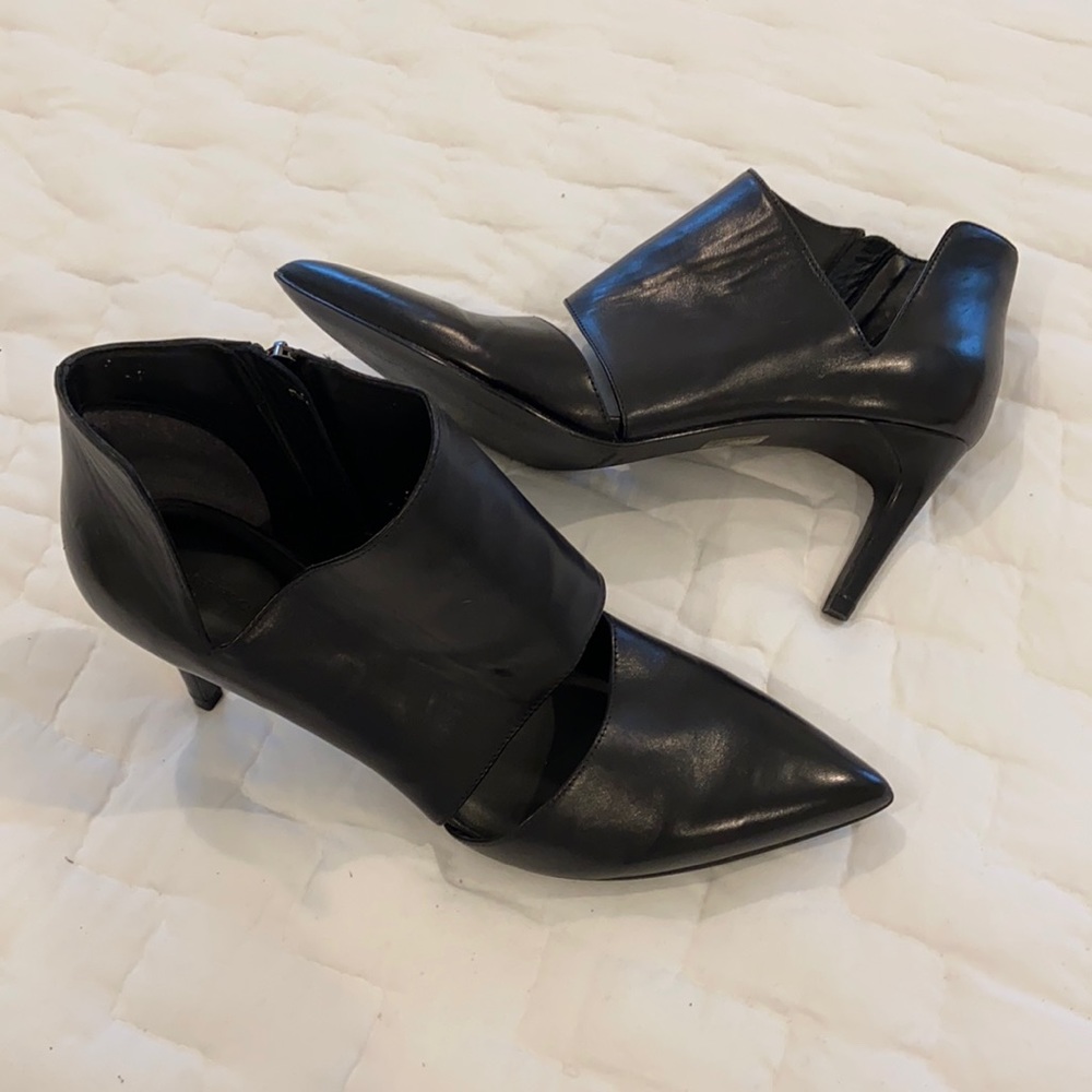 Sigerson Morrison Black asymmetric cut out heels, size 9.5 excellent condition